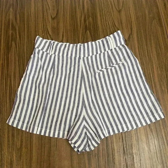 Cynthia Rowley High Waisted 100% Linen Shorts White Blue Pleated Striped Size 12 - Picture 12 of 12